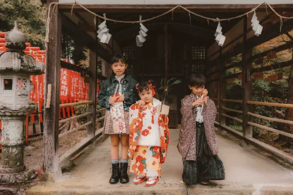 ハレノヒビフォトの撮影実績写真「05 - なつかし|フィルム風(赤)」8枚目
